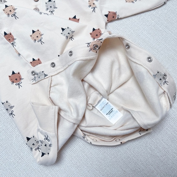 Quincy Mae Relaxed Fleece Jumpsuit – “Cats” Print – Size 3-6M – NWOT - Picture 9 of 10